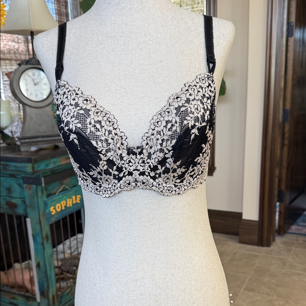 Wacoal Black and Cream Lace Bra